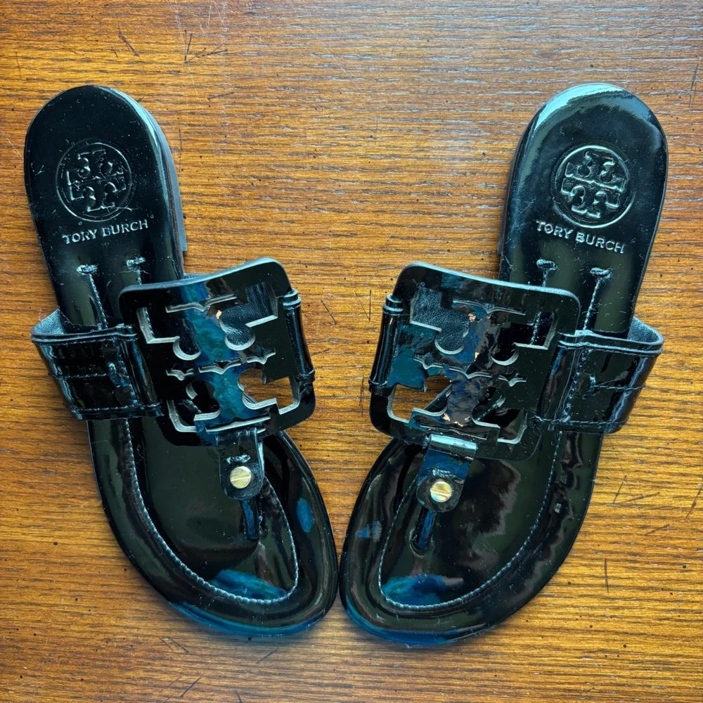 Tory Burch Women's Miller Black Patent Leather Thong Logo Medallion Sandals 5
